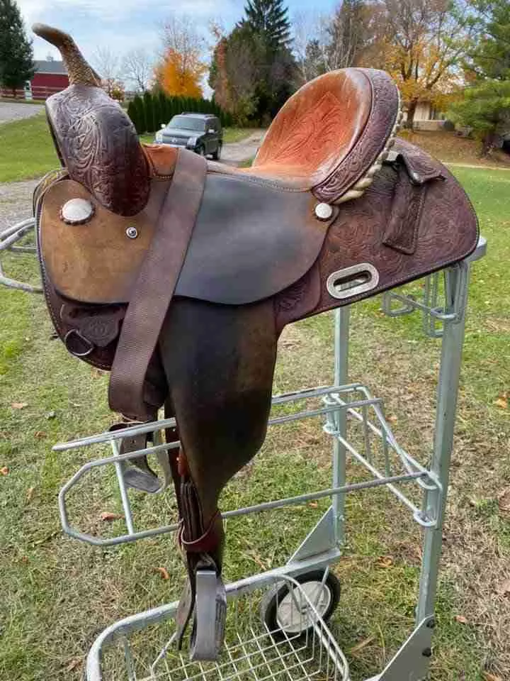 14 inch Circle y Lynn McKenzie barrel saddle