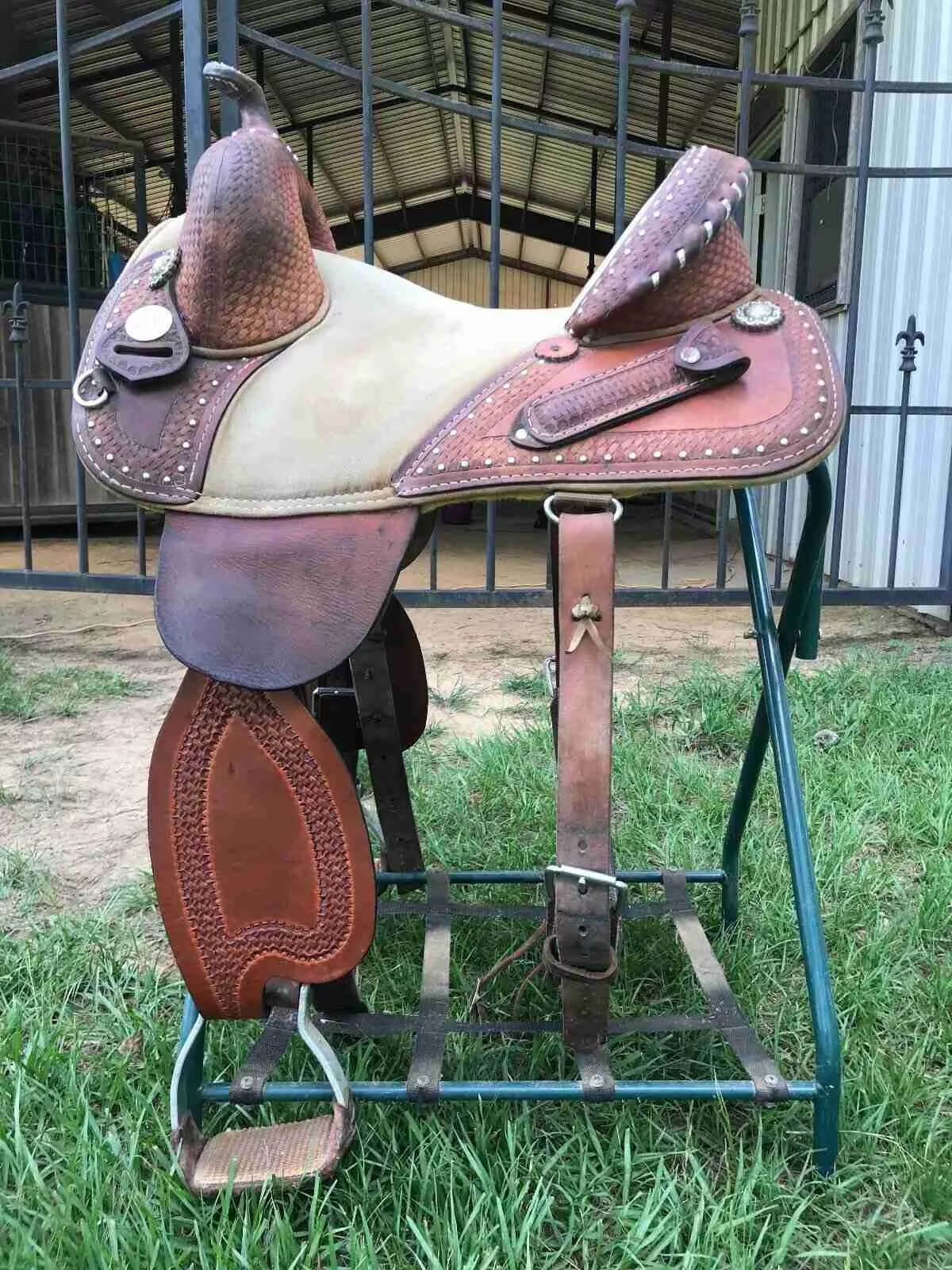 15” Bob Marshall Treeless Barrel Saddle with Breast Collar