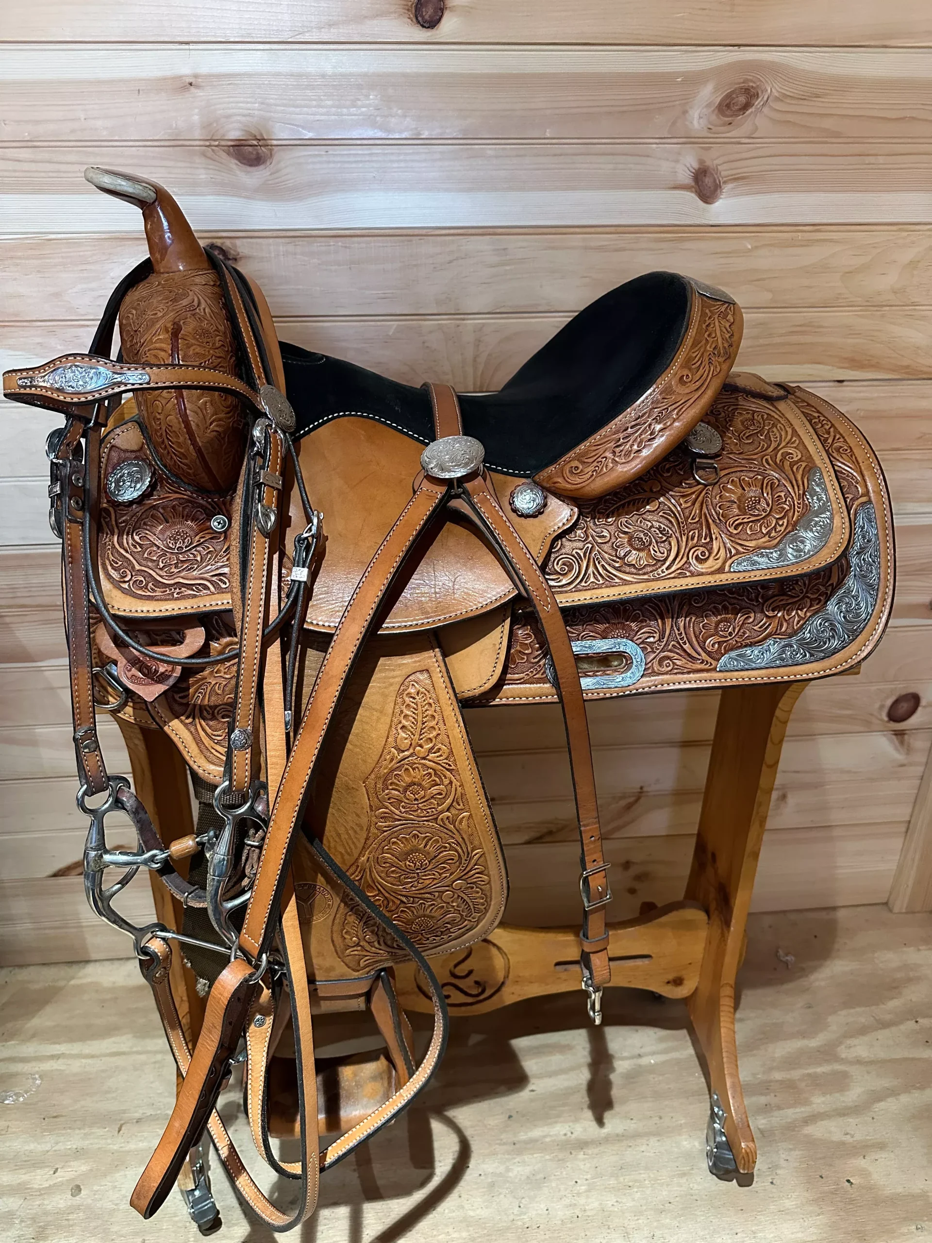 15” Circle Y Western Show Saddle Model 3974 w/ Matching Tack Set