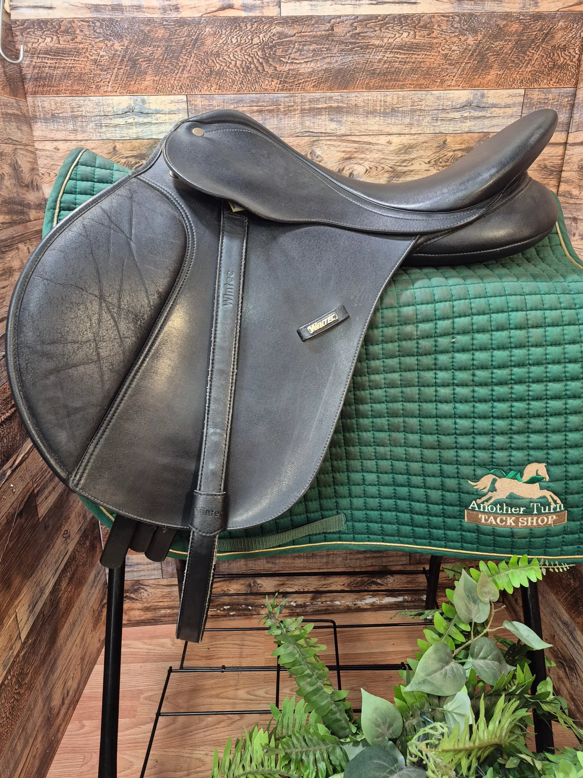 16.5" Wintec AP Saddle - Adjust