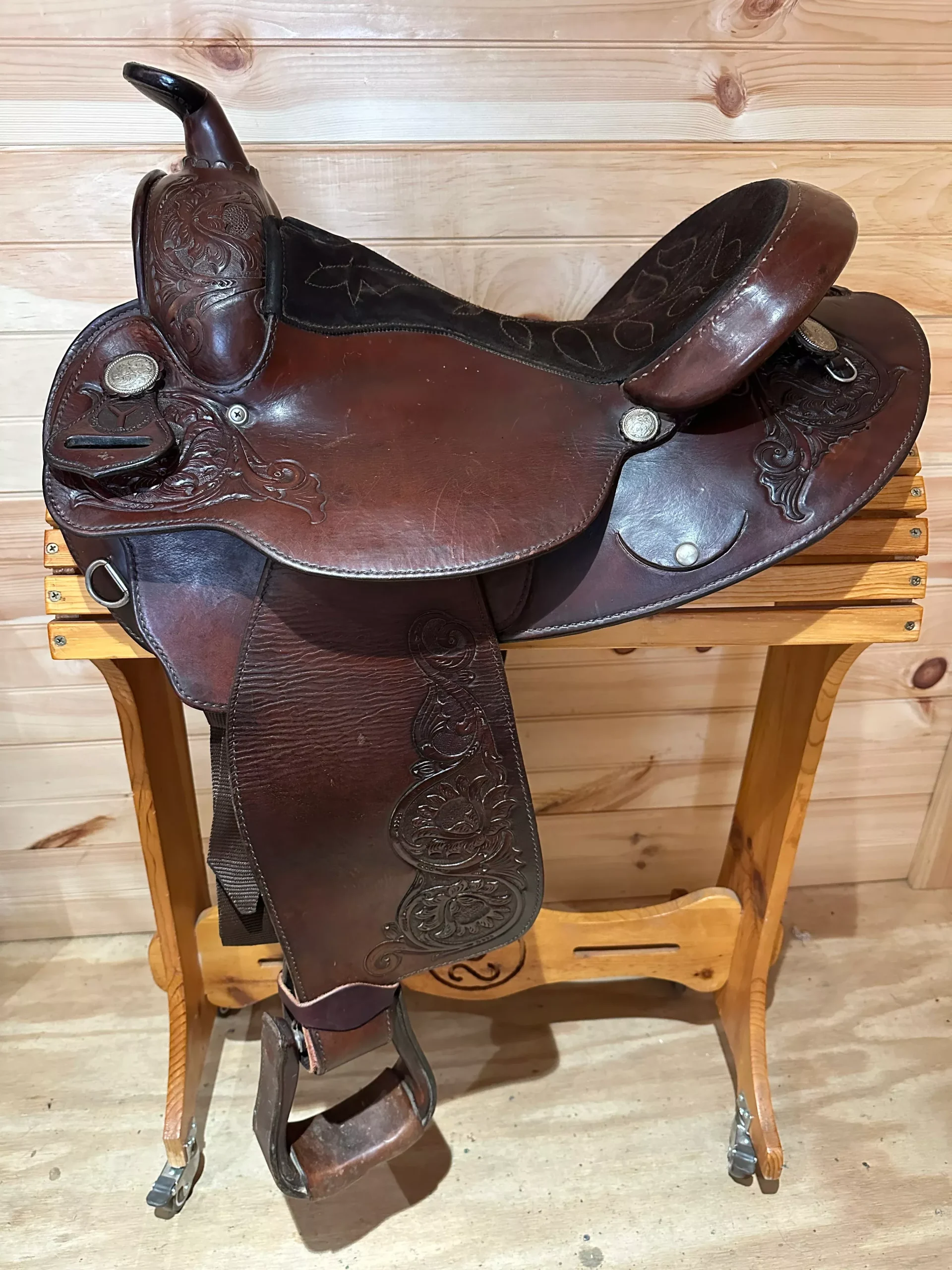 16” Circle Y Round Skirt Western Trail Saddle Model 2126