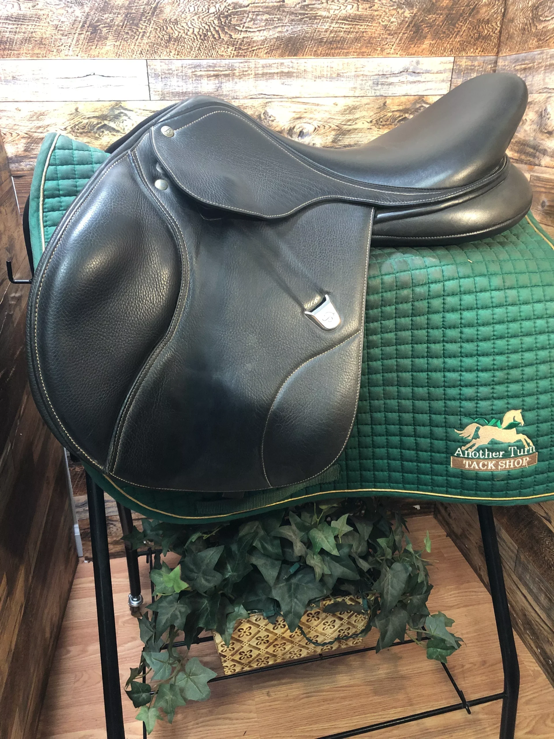17.5" Bates Elevation Jump Saddle