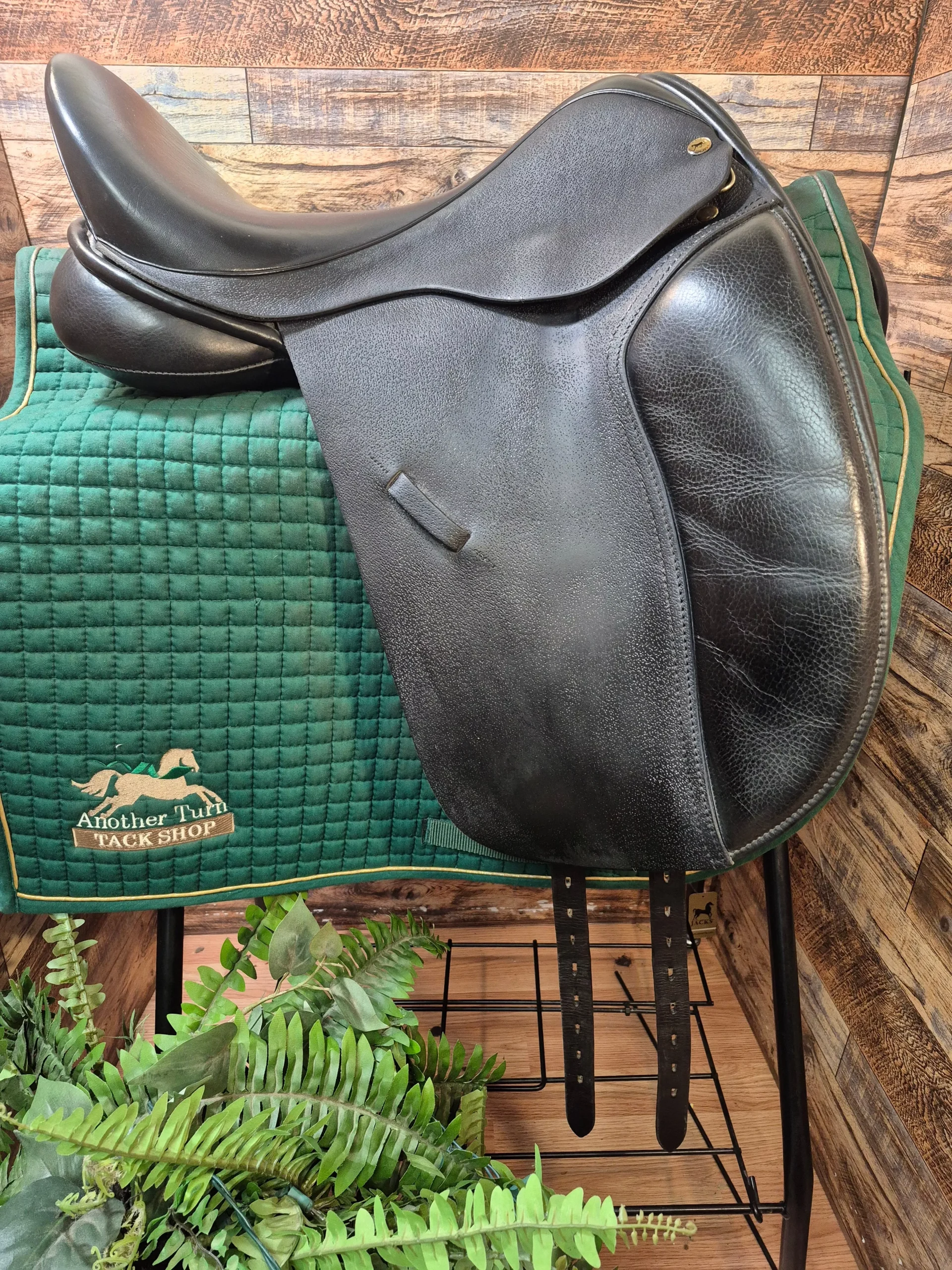 17.5" Black Country Eloquence 5.75"/16"