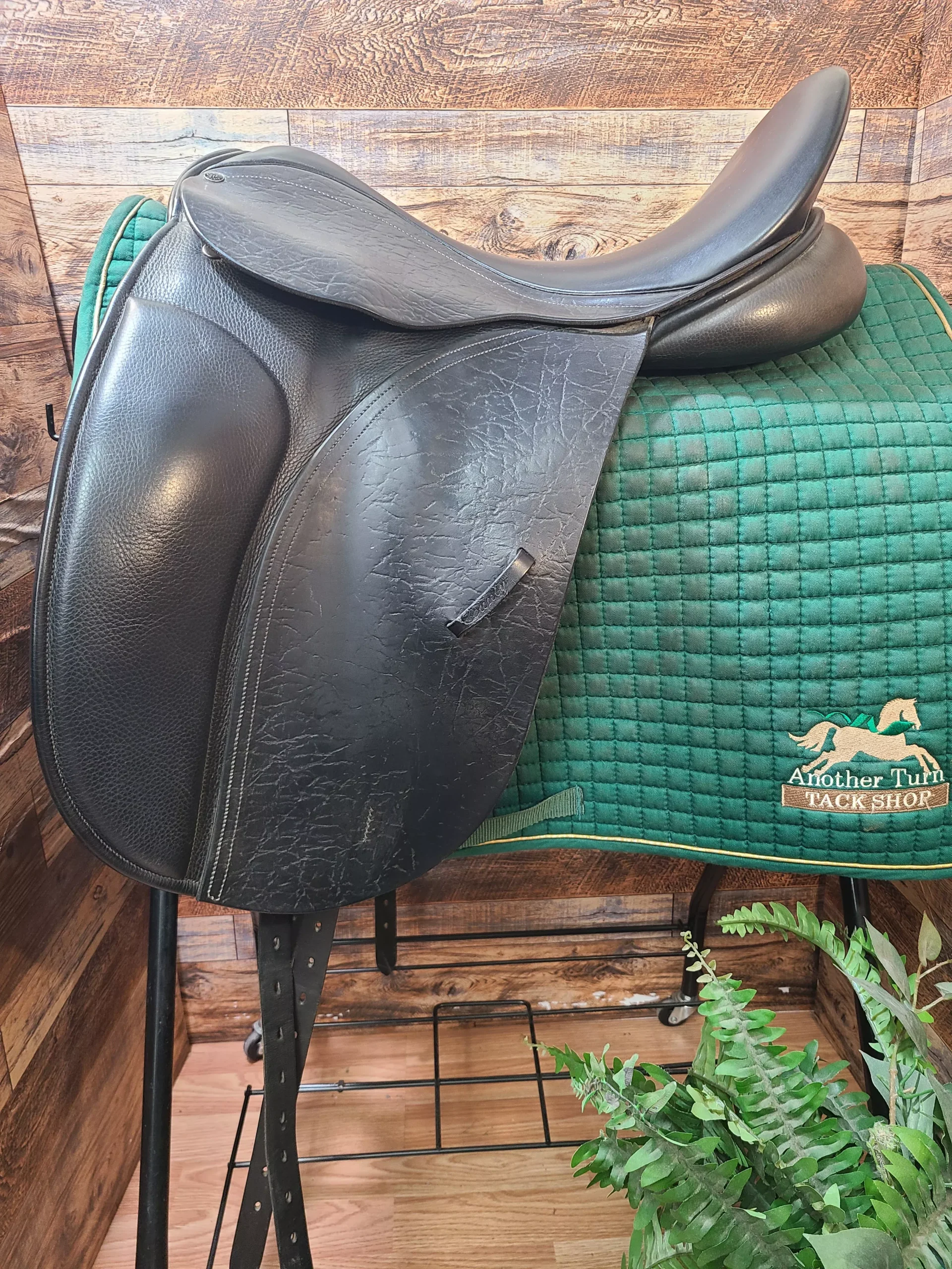 17.5" County Connection Dressage Saddle