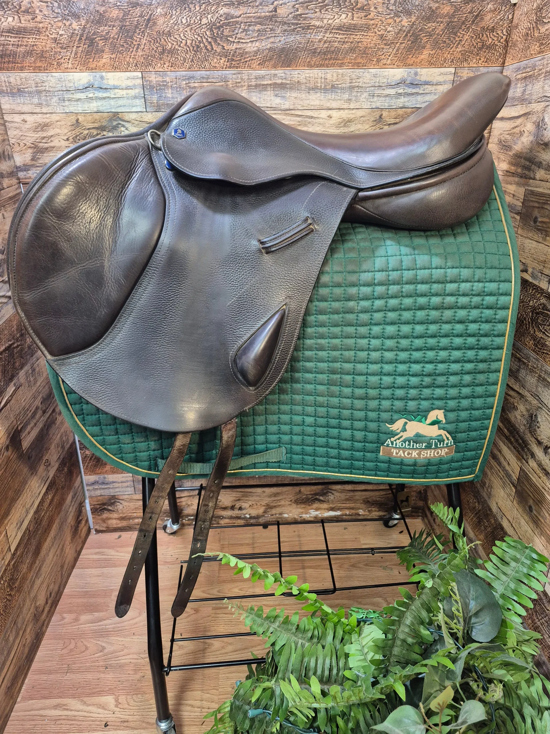 17.5" Hastilow Monoflap Jump Saddle