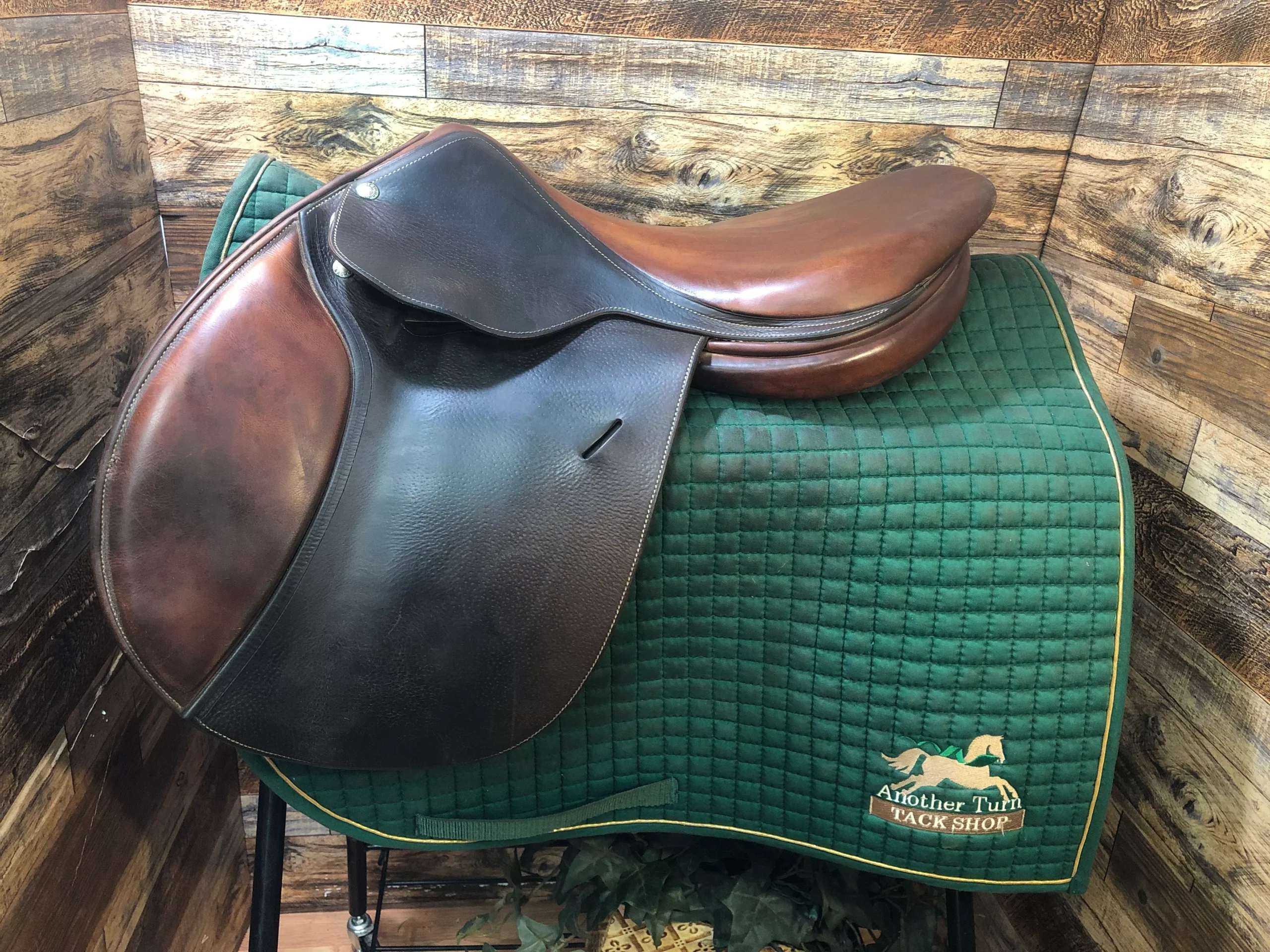 17" Butet Close Contact Saddle