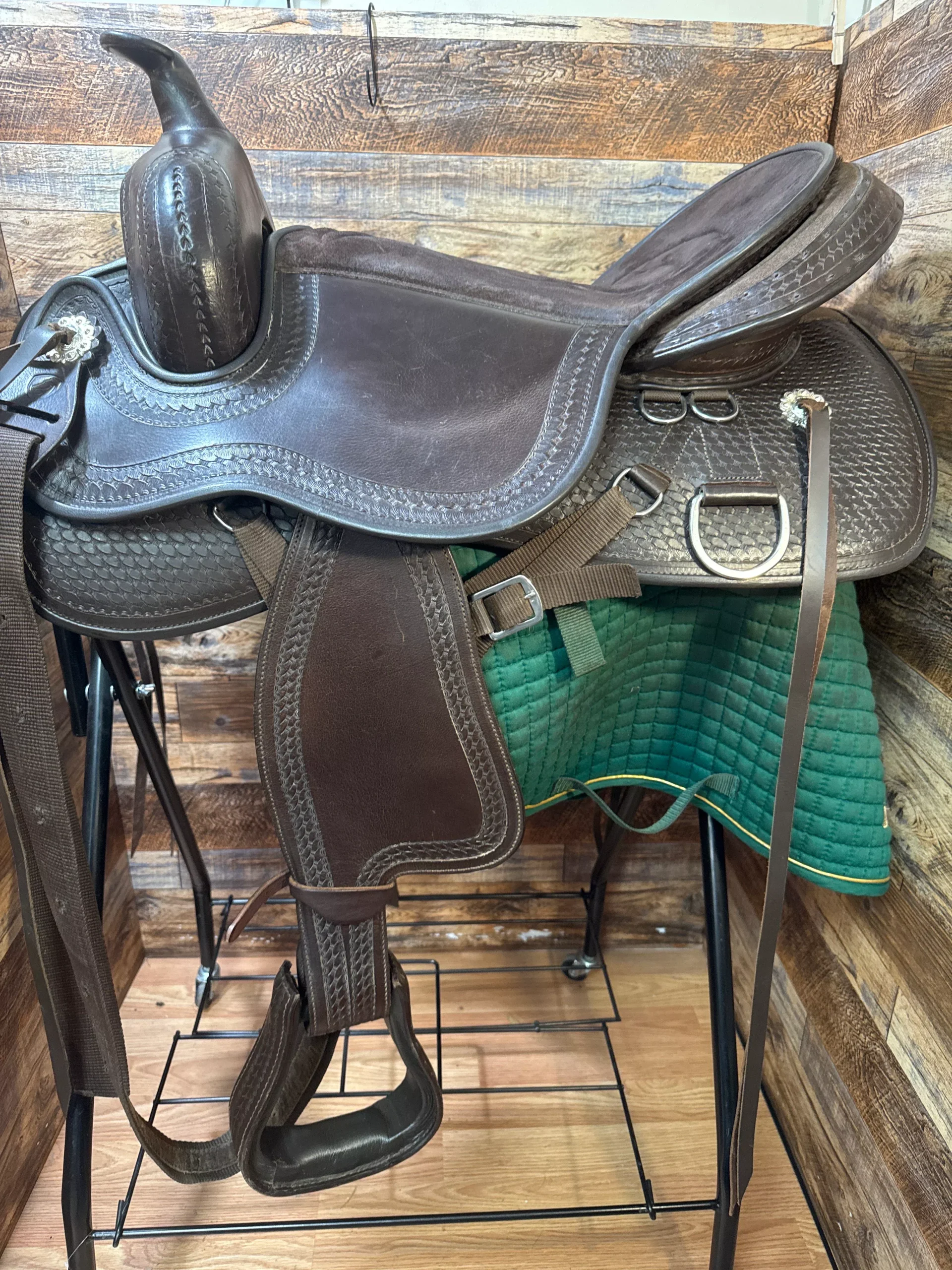 17" EDIX Oakley treeless Western saddle
