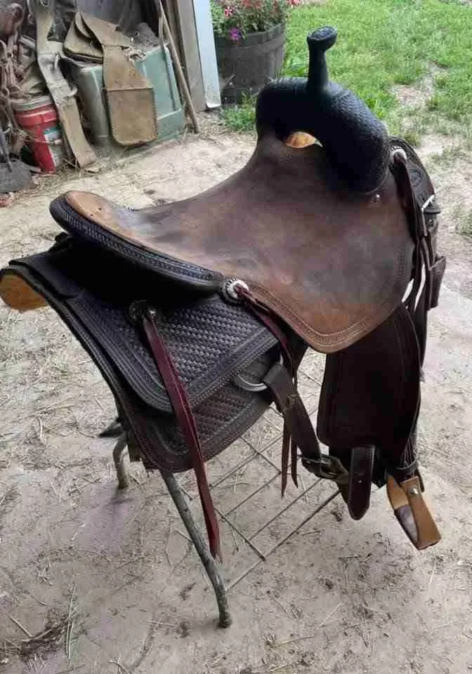 17” Hub Roberts signature series cutting saddle