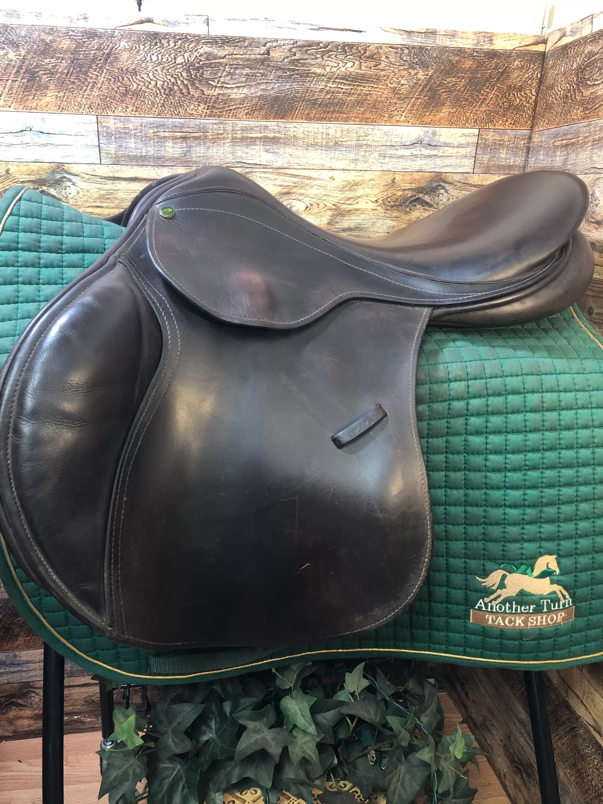 18" County Conquest Jump Saddle