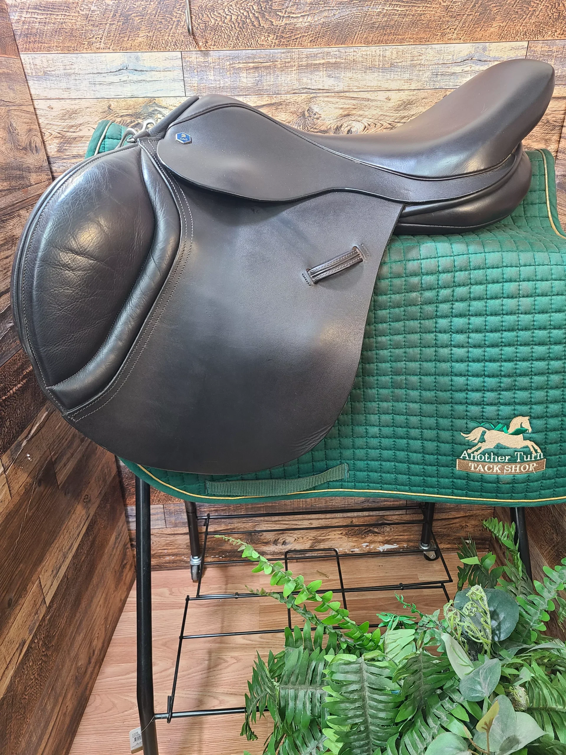 18" Hastilow Close Contact Saddle