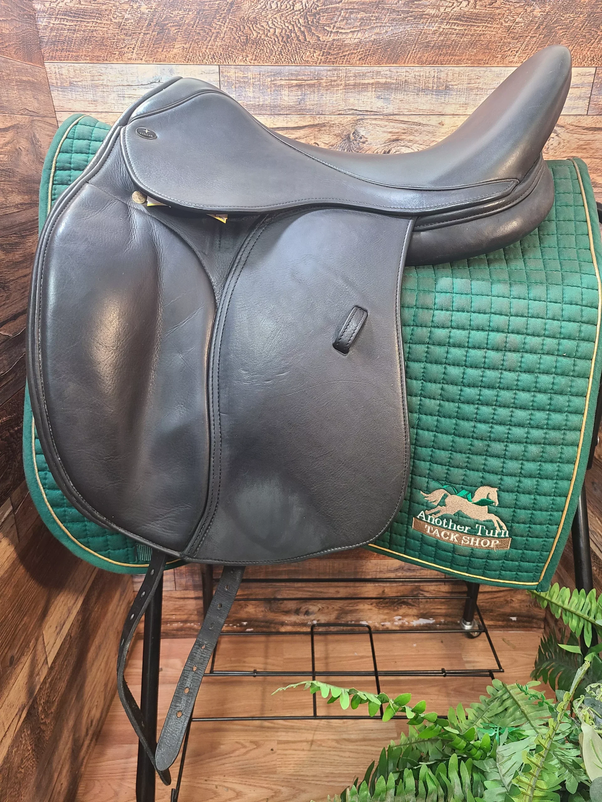 18" Smith-Worthington Stellar Dressage Saddle