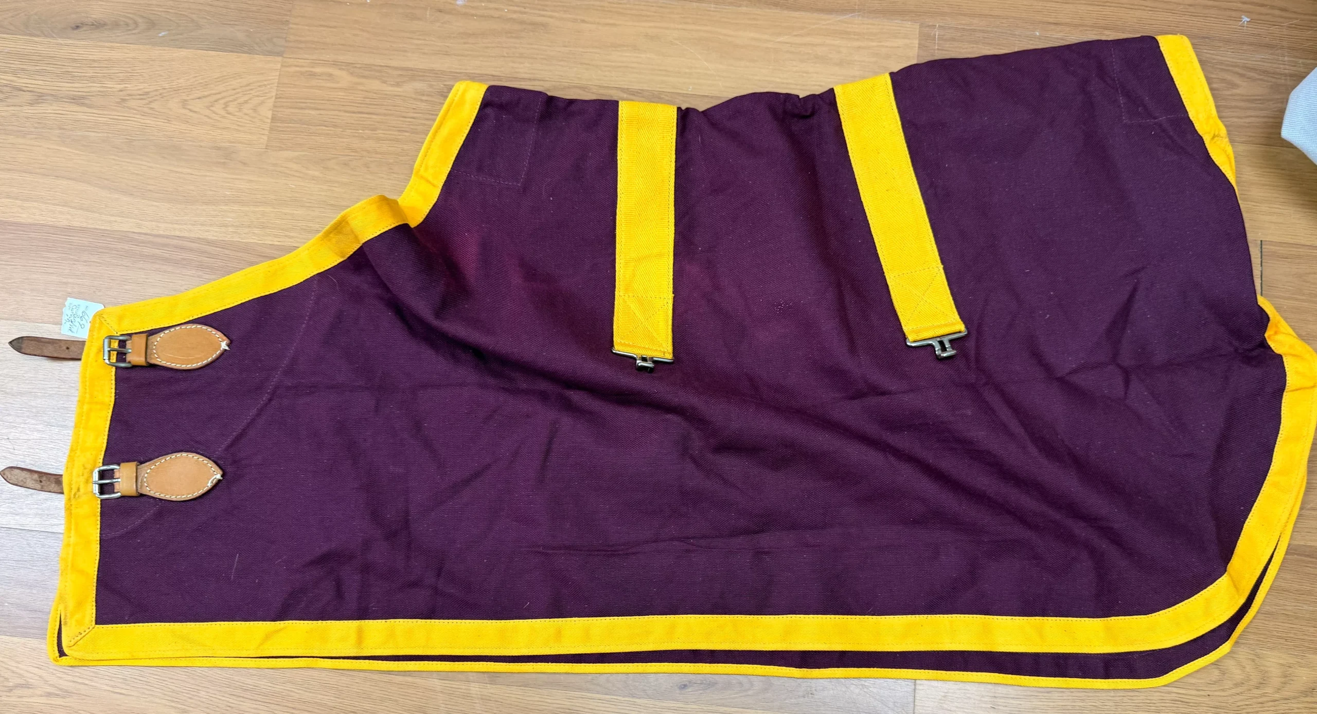 48 Stable sheet maroon and gold NEW