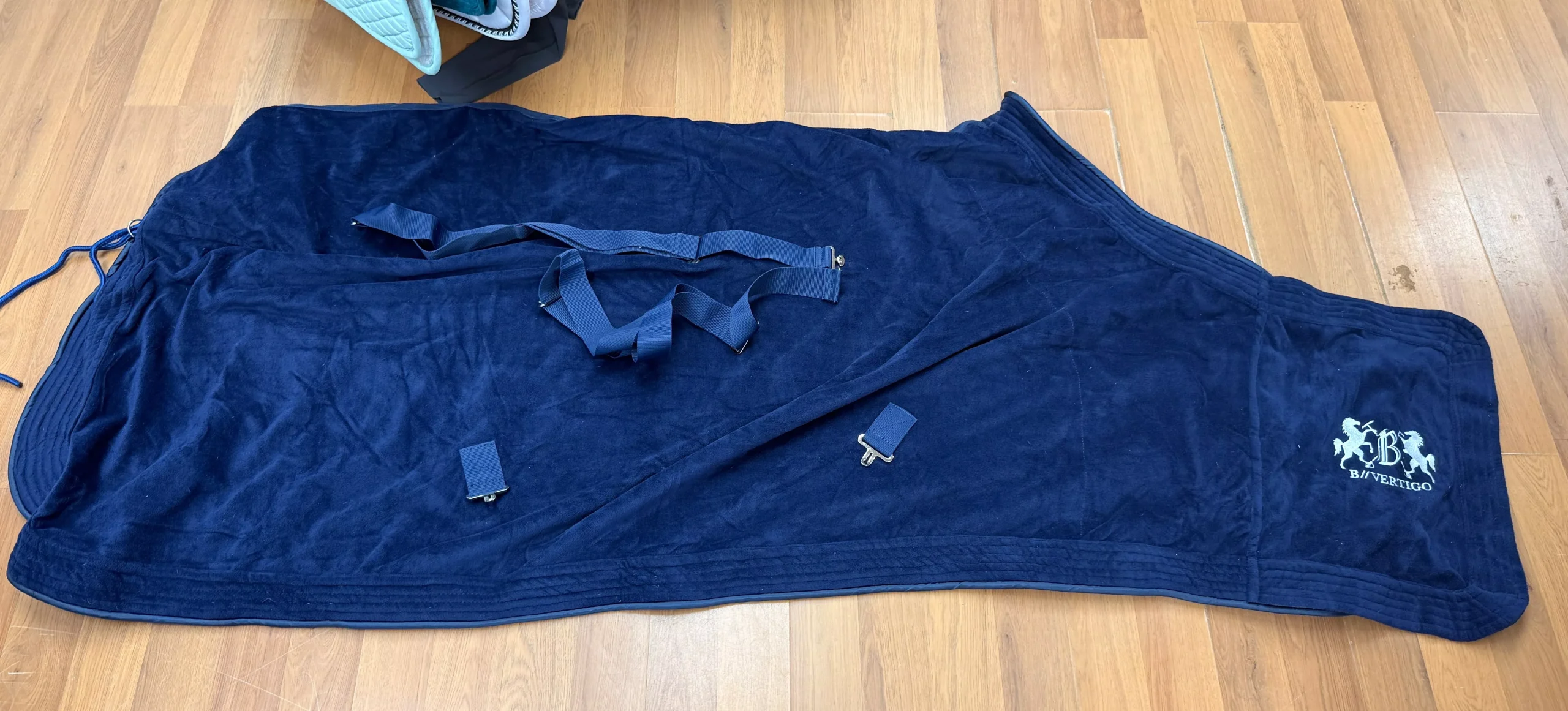 81 B//Vertigo Plush Dress Cooler very nice