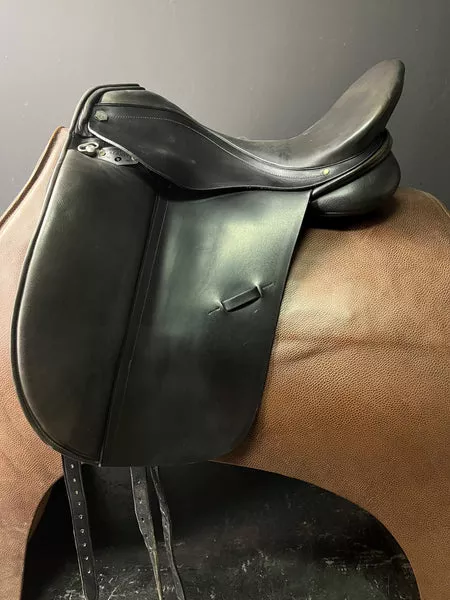 Albion Platinum Dressage Saddle 17.5