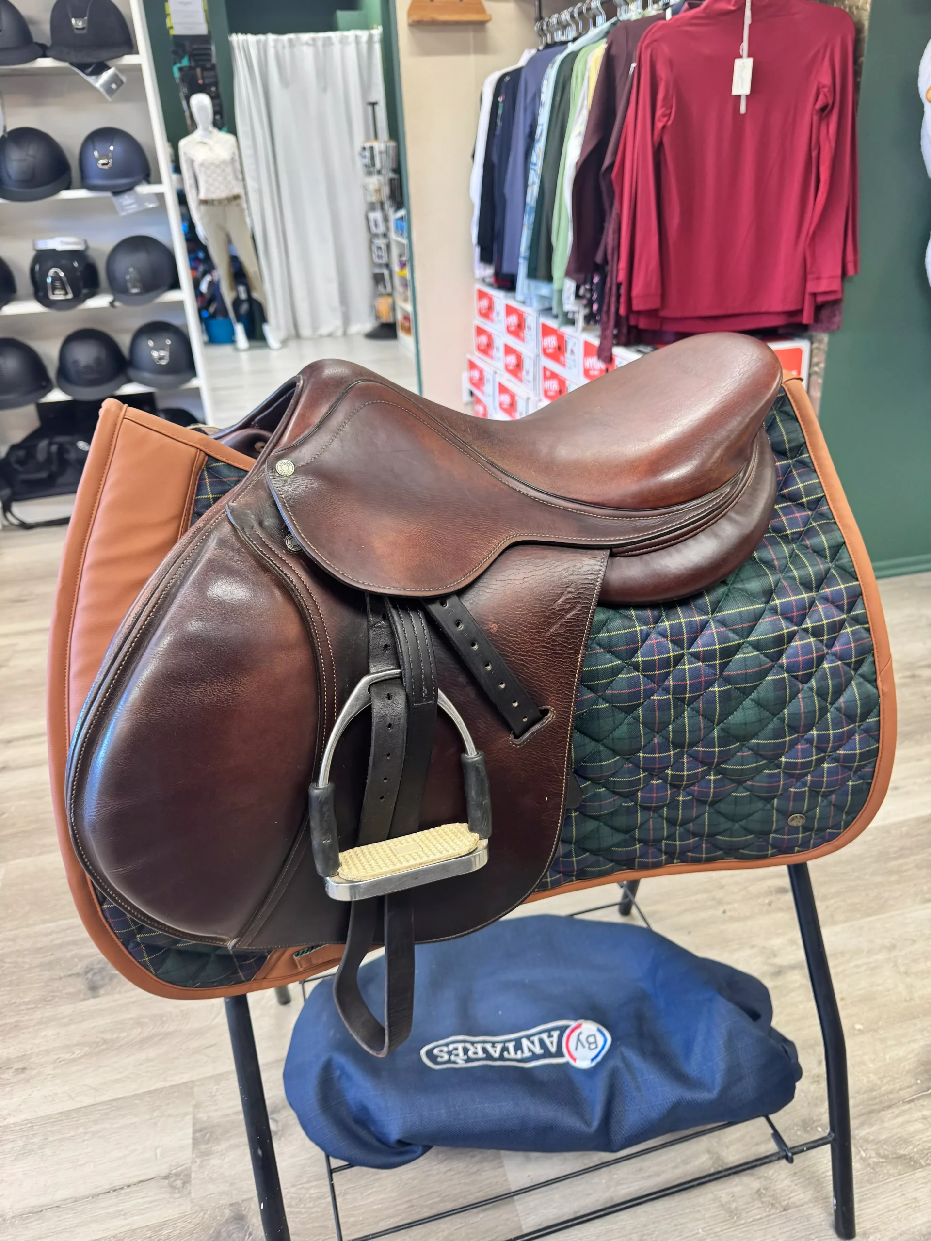 Antares Close Contact Jumping Saddle, 16.5