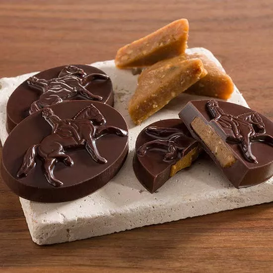 Dark Chocolates Dressage Classic buttercrunch Gable Box