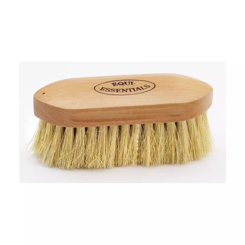 Equi-Essentials Wood Back Small Tampico Dandy Brush – Natural