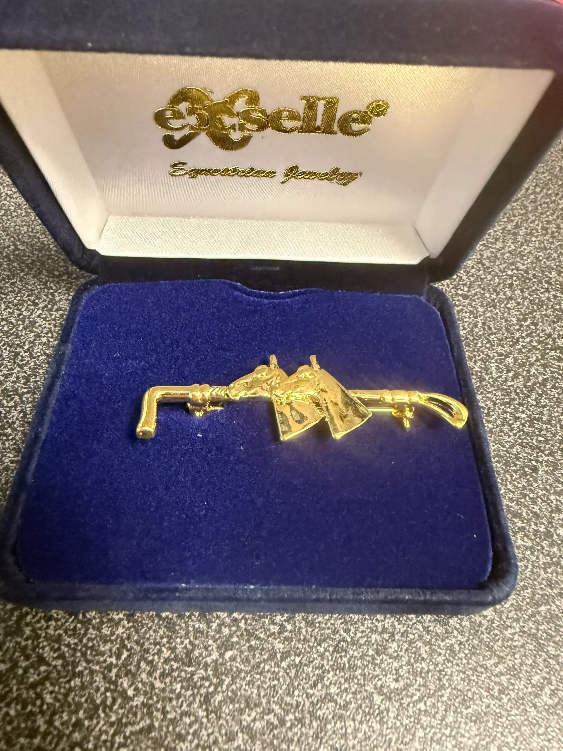 Exselle Plain double horse head stock pin
