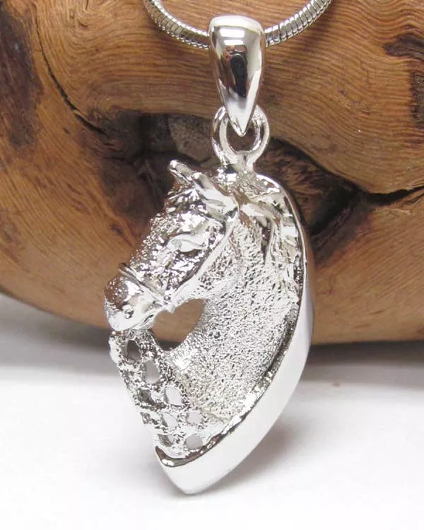 ( H986 )SIMPLE HORSE HEAD PENDANT NECKLACE