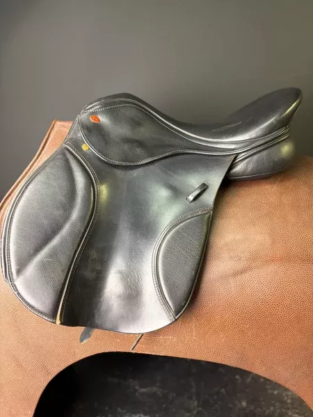 Kent and Masters Jumping Saddle 17