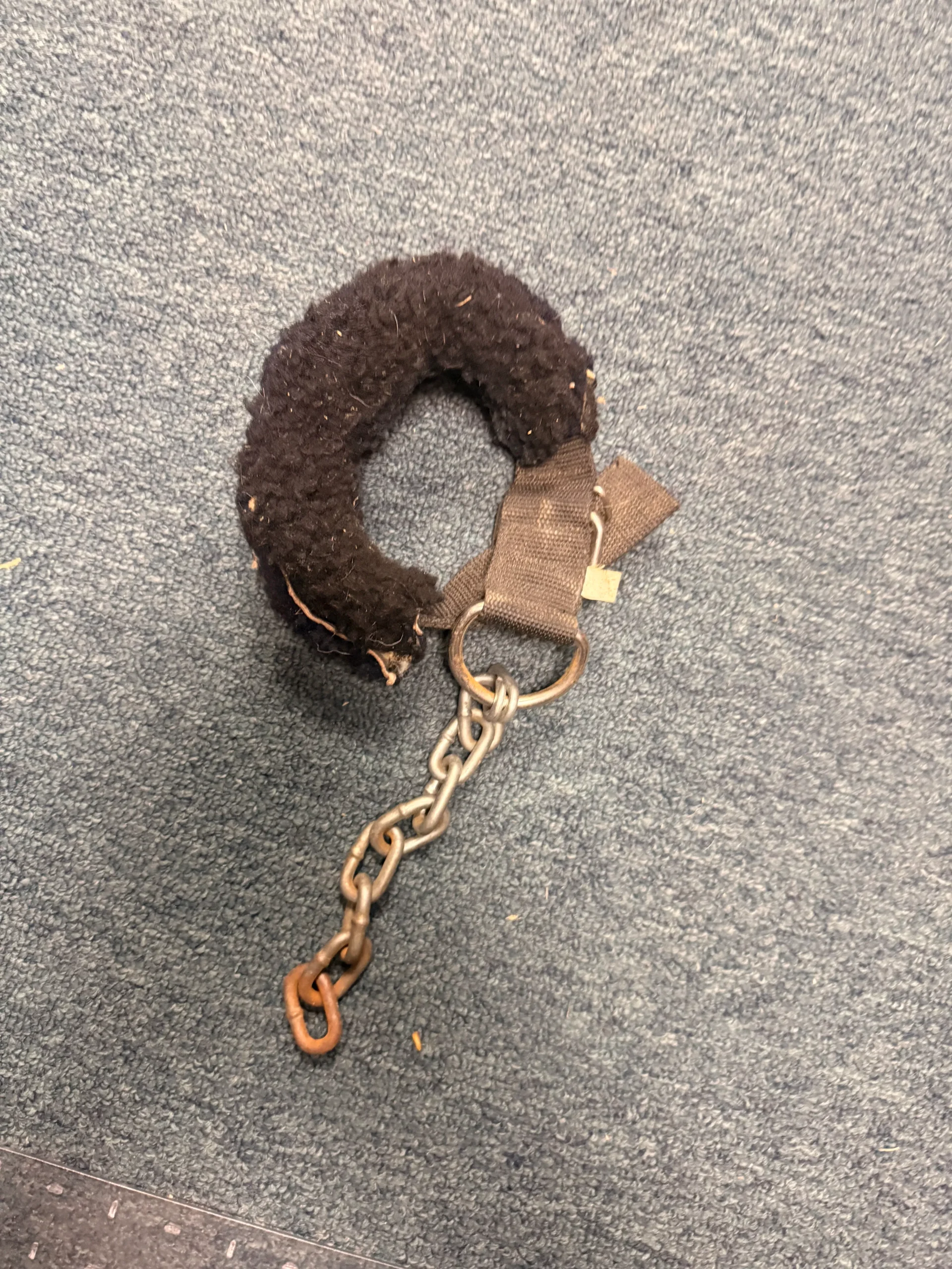 Leg pawing cuff with chain black fleece