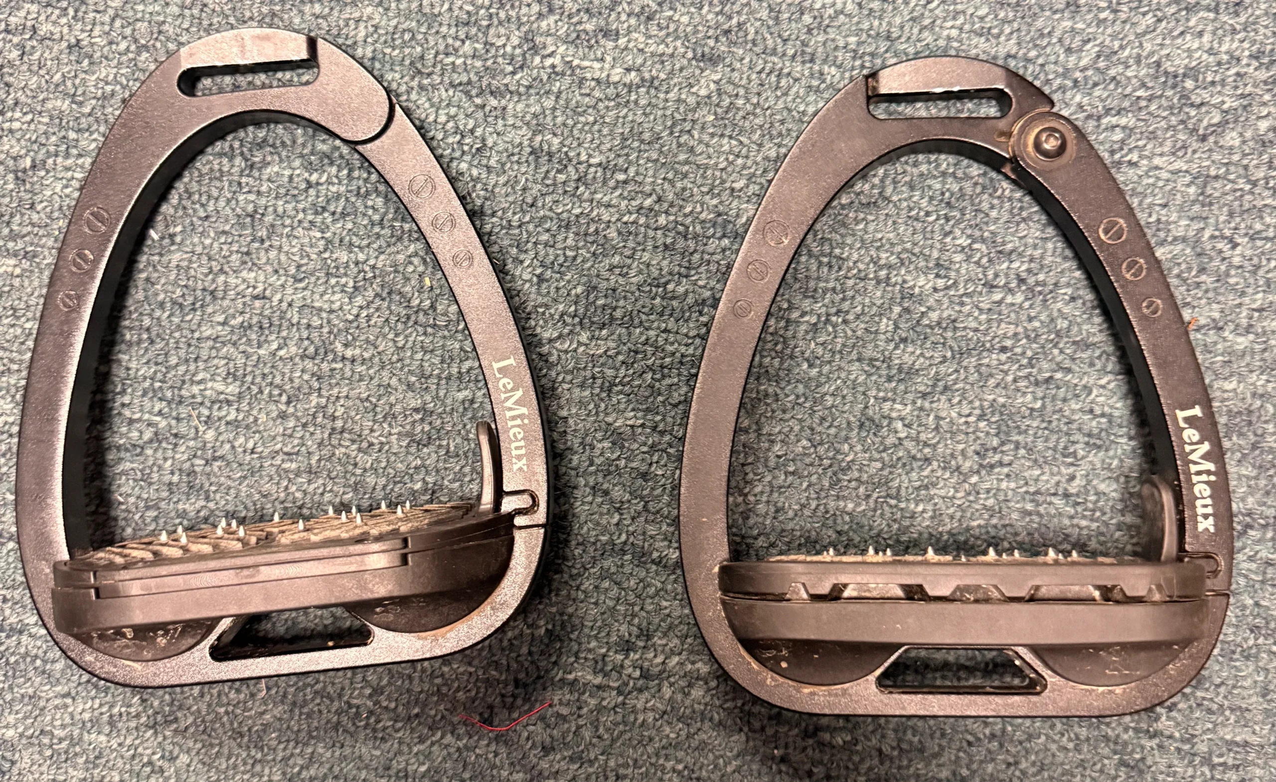 LeMieux Vector 4.5"Balance / Vector Control Stirrups 5 degree footplate