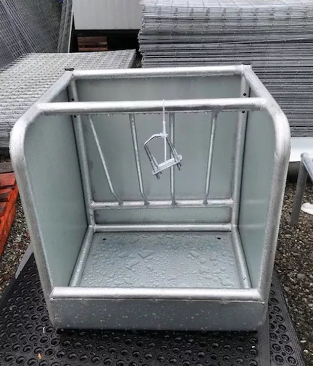 Manger Feeder 2’x2’x2’