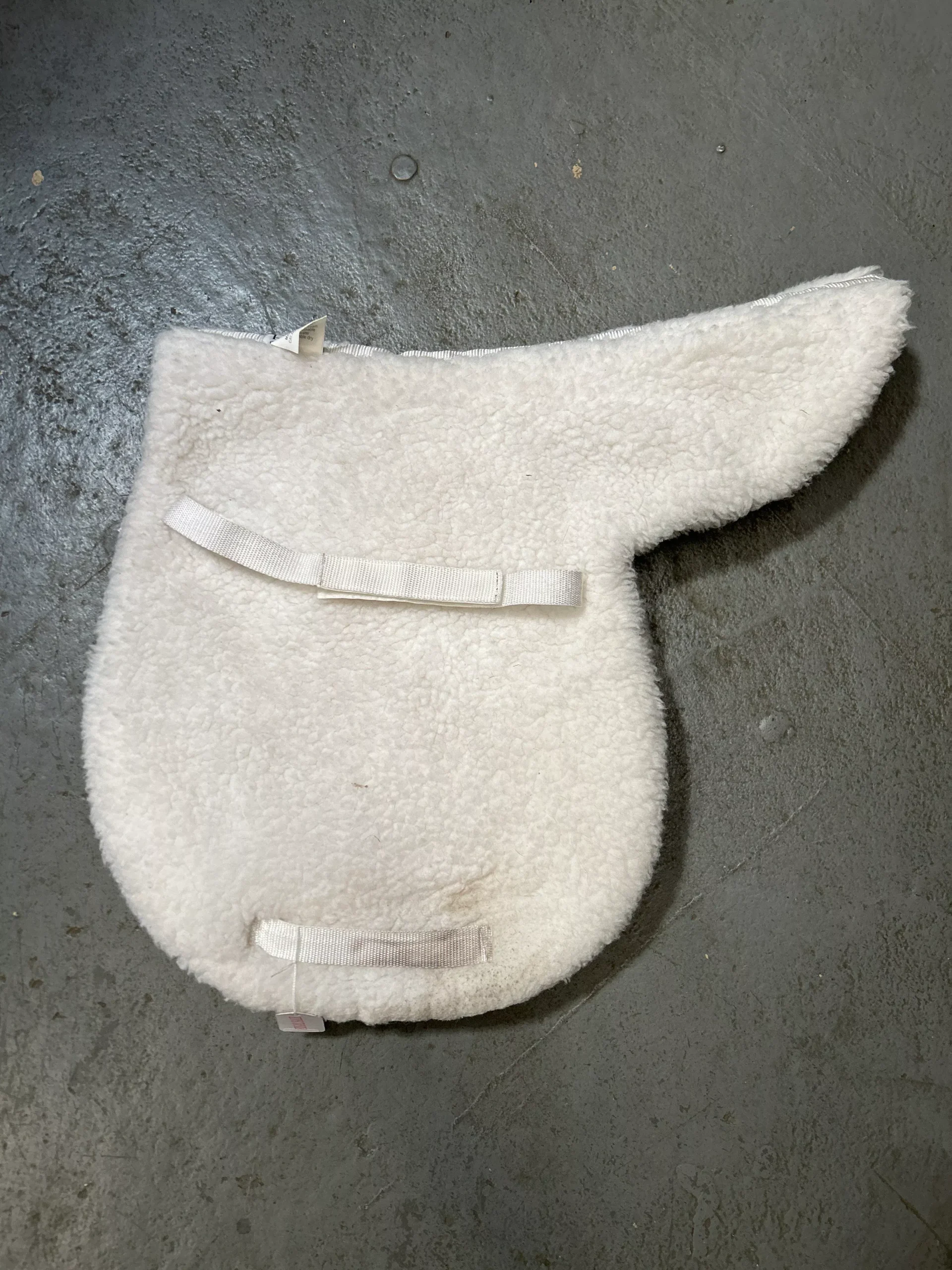 Miller's Roma Numnah Shaped Hunter Pad