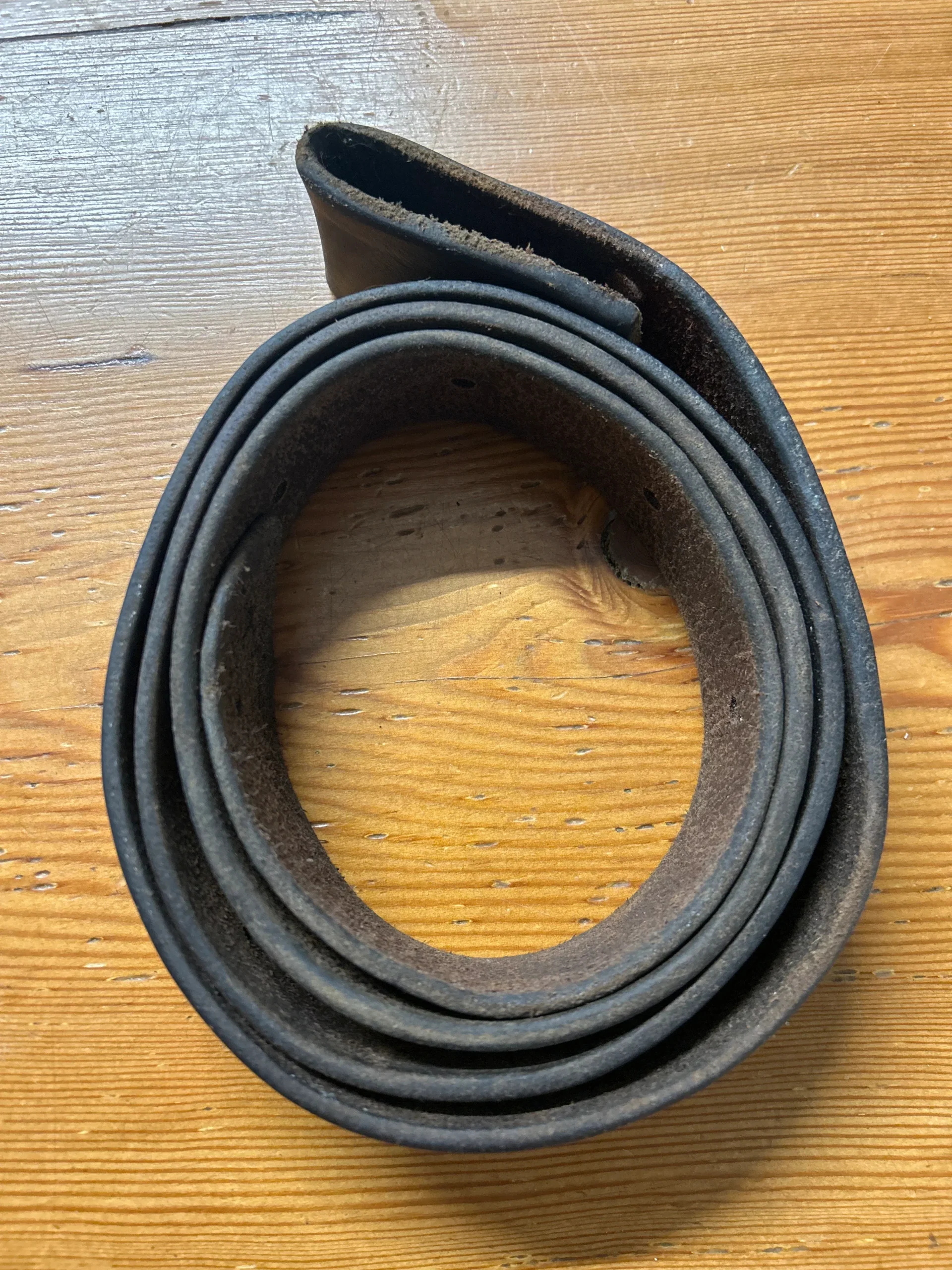Oiled Leather Latigo 1.75" x 69"