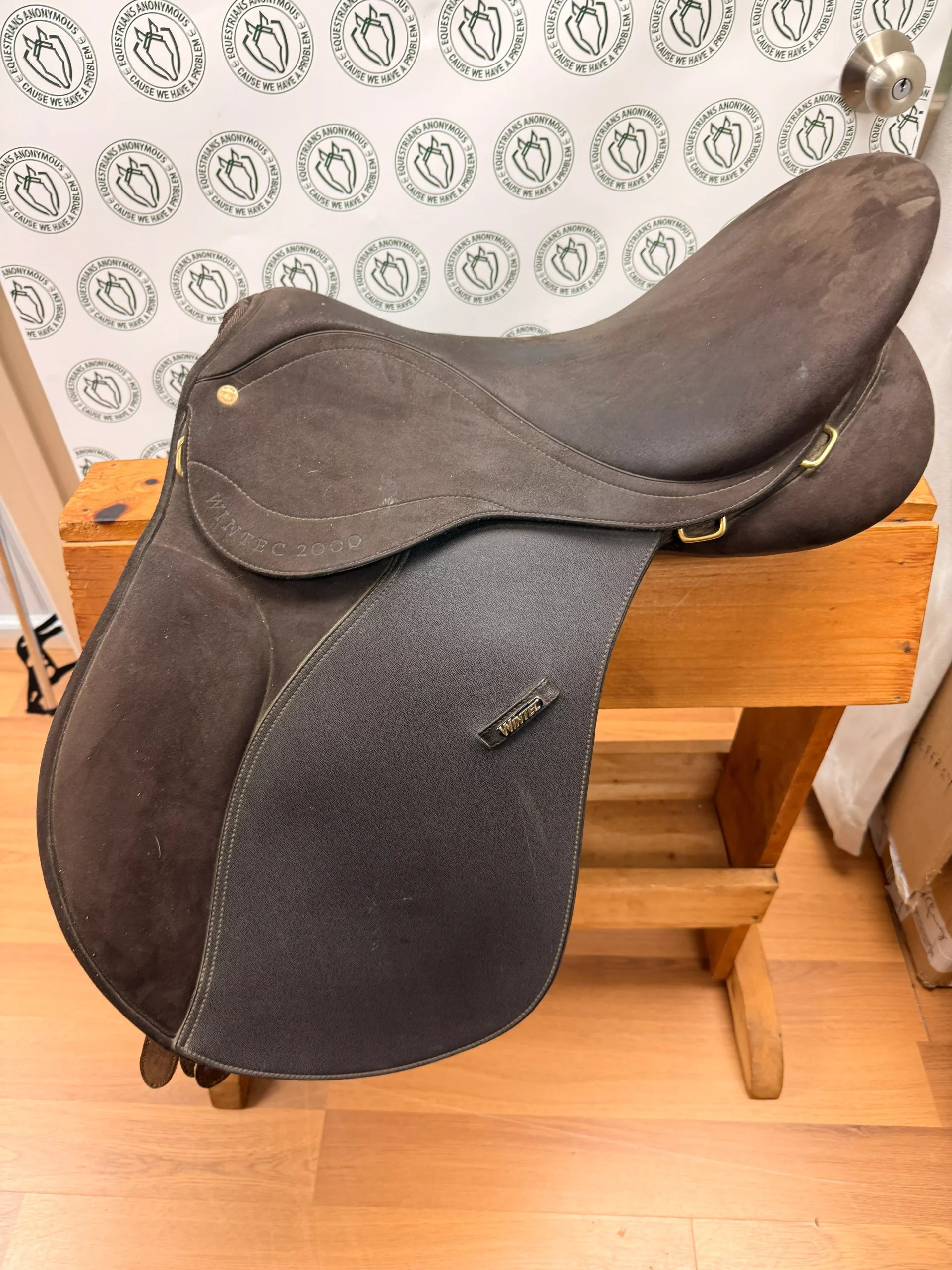 Saddle - English AP 17" Wintec 2000 Brown Suede