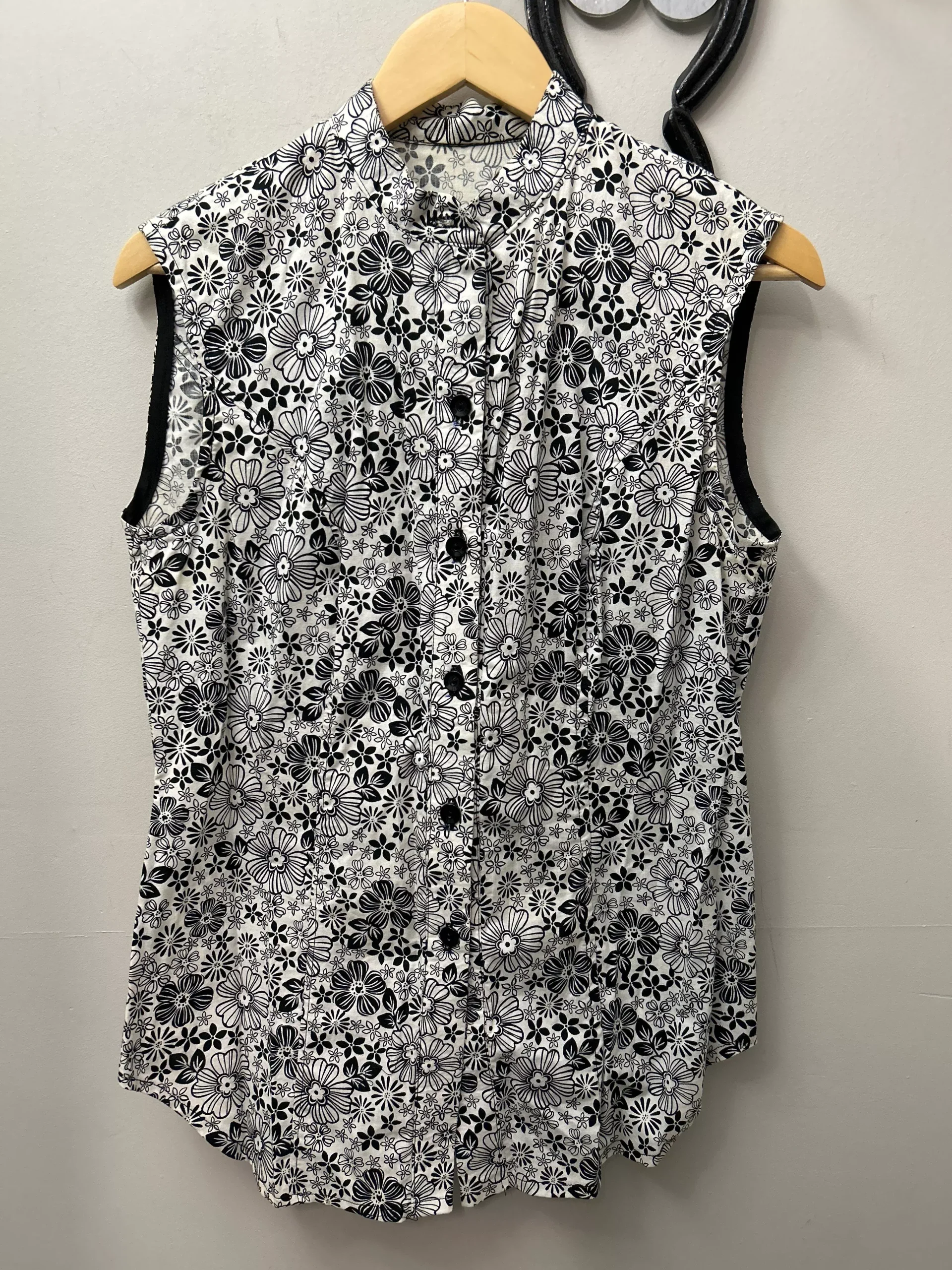 Show Shirt Sleeveless Floral Print Medium