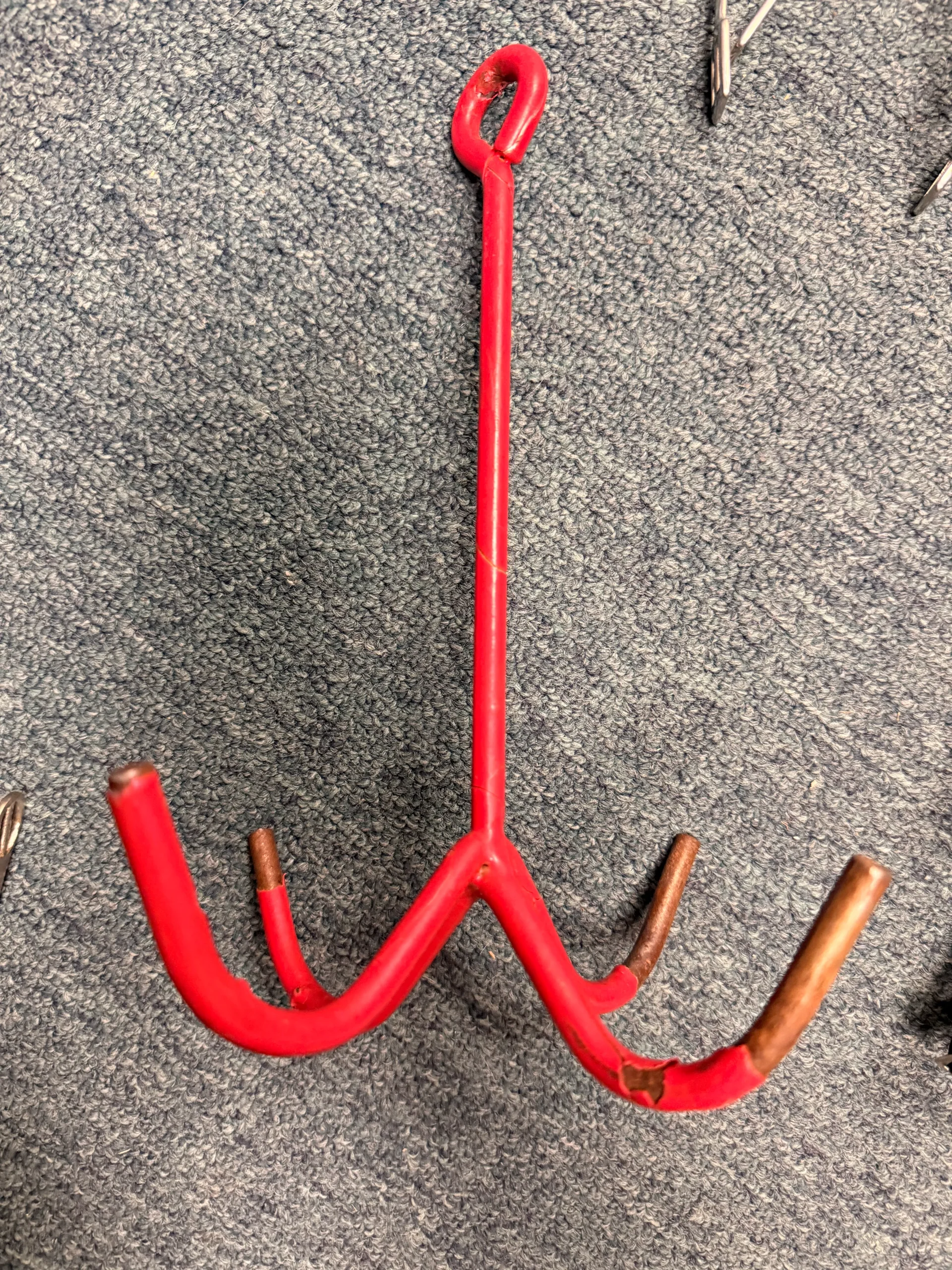 tack hooks 4 prong and 2 prong