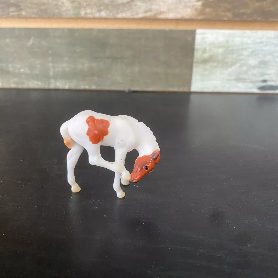 USED Breyer Stablemate Chestnut Pinto Scratching Foal