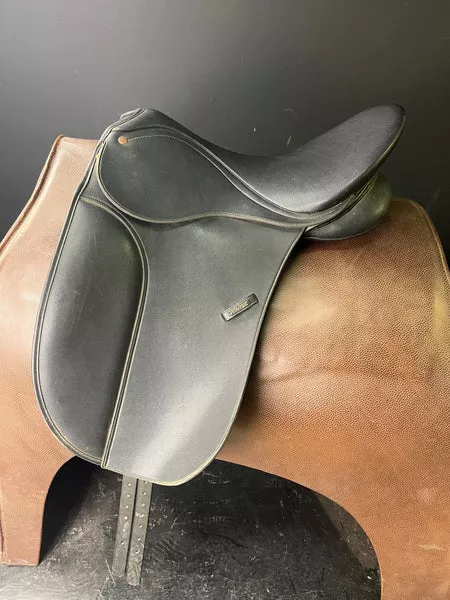 Wintec Dressage Saddle 16.5